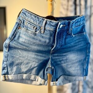 Old Navy Light Blue High-Waisted O.G. Straight Jean Shorts (5-inseam)